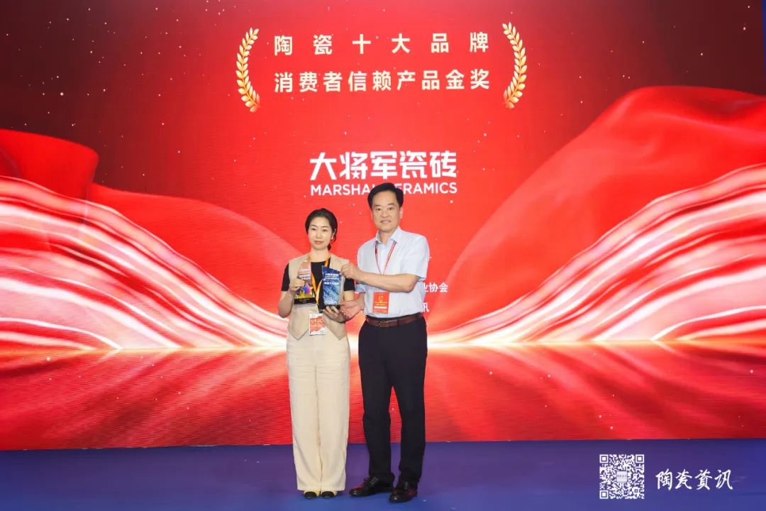 從三場(chǎng)行業(yè)盛會(huì )到四項權威大獎，大將軍瓷磚如何用“長(cháng)期主義”贏(yíng)得市場(chǎng)？